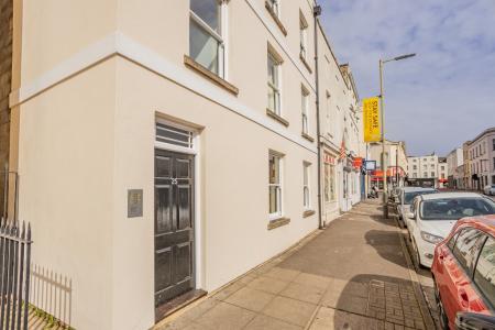 1 bedroom Flat to let in Bath Road, Cheltenham, GL53
