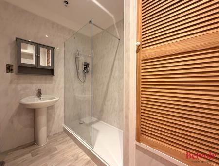 1 bedroom Flat to let in Bath Road, Cheltenham, GL53