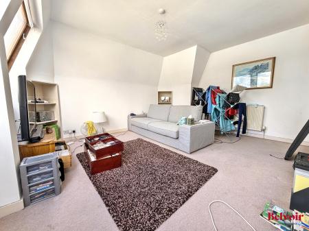 2 bedroom Apartment for sale in Pittville Circus Road, Cheltenham, GL52