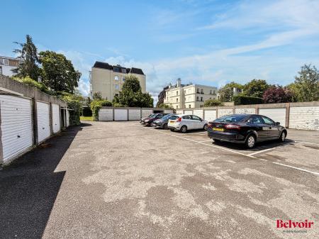 2 bedroom Apartment for sale in Pittville Circus Road, Cheltenham, GL52