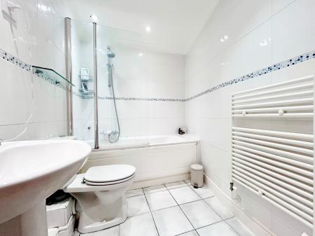 1 bedroom Apartment to let in 2 Brookbank Close, Cheltenham, GL50