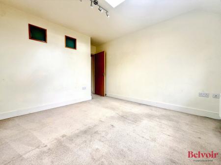 2 bedroom Flat to let in St James St, Cheltenham, GL52