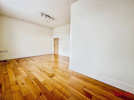 2 bedroom Flat to let in St James St, Cheltenham, GL52