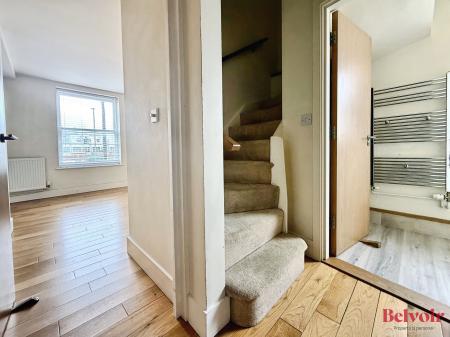 2 bedroom Flat to let in St James St, Cheltenham, GL52