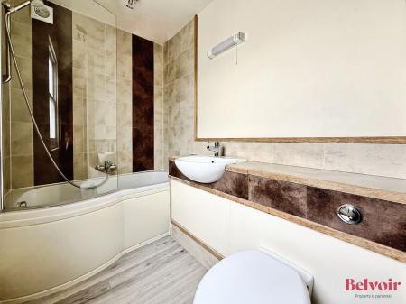2 bedroom Flat to let in St James St, Cheltenham, GL52