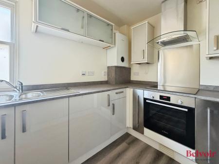 2 bedroom Flat to let in St James St, Cheltenham, GL52