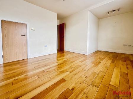 2 bedroom Flat to let in St James St, Cheltenham, GL52