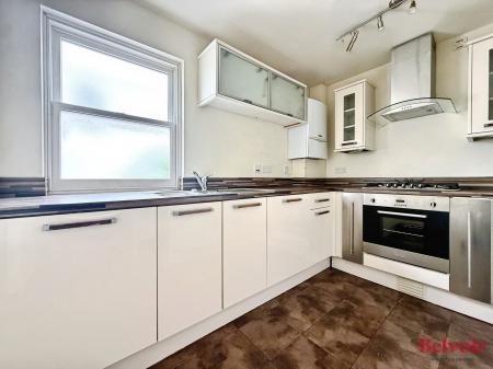 2 bedroom Flat to let in St James St, Cheltenham, GL52