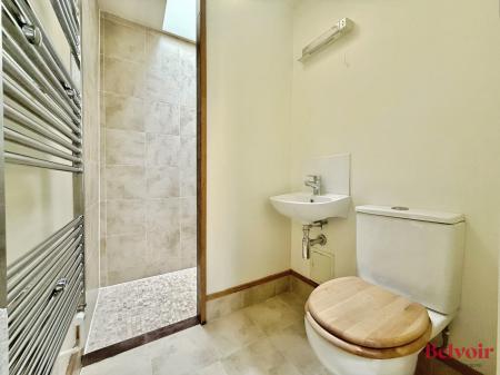 2 bedroom Flat to let in St James St, Cheltenham, GL52