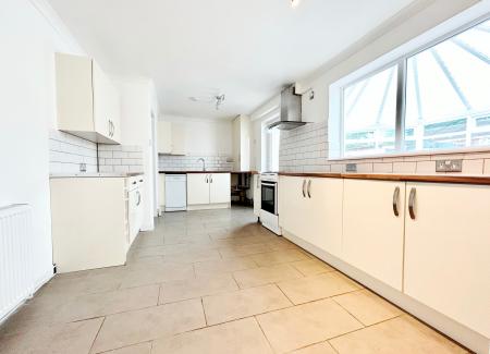3 bedroom Semi-detached house to let in George Reddings Way, Cheltenham, GL51