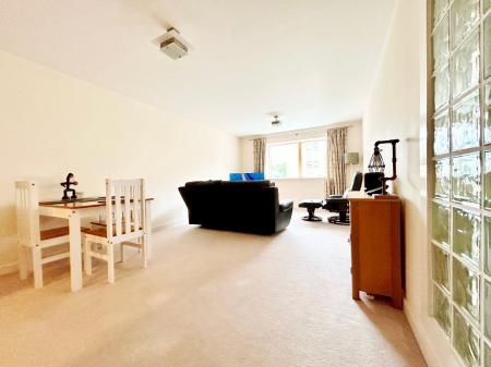 2 bedroom Apartment to let in Jessop Avenue, Cheltenham, GL50