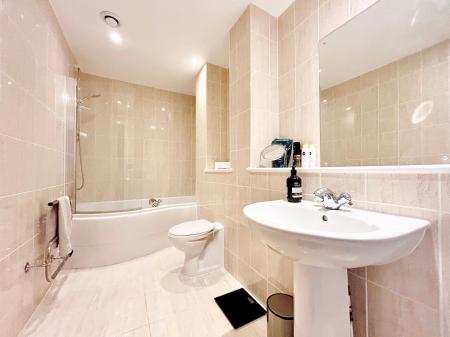 2 bedroom Apartment to let in Jessop Avenue, Cheltenham, GL50