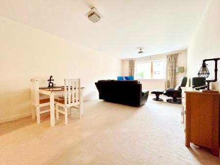 2 bedroom Apartment to let in Jessop Avenue, Cheltenham, GL50