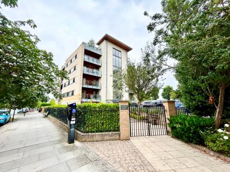 2 bedroom Apartment to let in Jessop Avenue, Cheltenham, GL50
