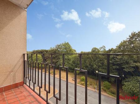 1 bedroom Apartment for sale in Lansdown Road, Cheltenham, GL50
