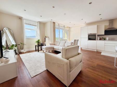 2 bedroom Flat to let in Lansdown Road, Lansdown, Cheltenham, GL50