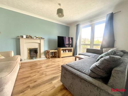 4 bedroom Terraced House for sale in Kingfisher Drive, Cheltenham, GL51