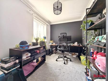 4 bedroom Terraced House for sale in Kingfisher Drive, Cheltenham, GL51