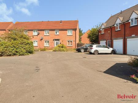 4 bedroom Terraced House for sale in Kingfisher Drive, Cheltenham, GL51
