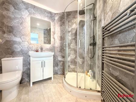 4 bedroom Terraced House for sale in Kingfisher Drive, Cheltenham, GL51