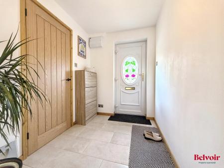 3 bedroom End of terrace house for sale in Peacock Close, Cheltenham, GL51