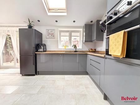 3 bedroom End of terrace house for sale in Peacock Close, Cheltenham, GL51