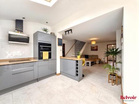 3 bedroom End of terrace house for sale in Peacock Close, Cheltenham, GL51