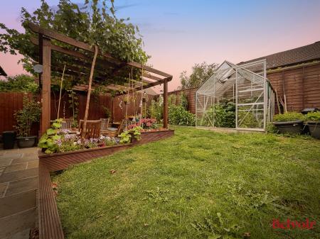 3 bedroom End of terrace house for sale in Peacock Close, Cheltenham, GL51