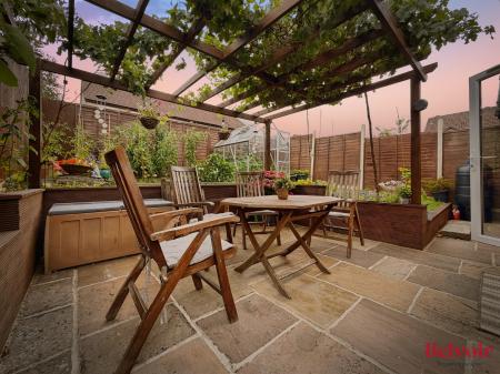 3 bedroom End of terrace house for sale in Peacock Close, Cheltenham, GL51