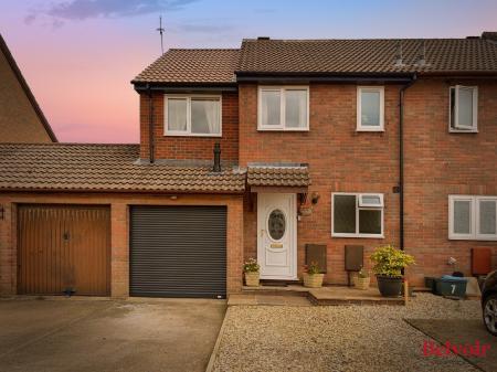 3 bedroom End of terrace house for sale in Peacock Close, Cheltenham, GL51