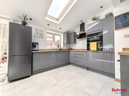 3 bedroom End of terrace house for sale in Peacock Close, Cheltenham, GL51