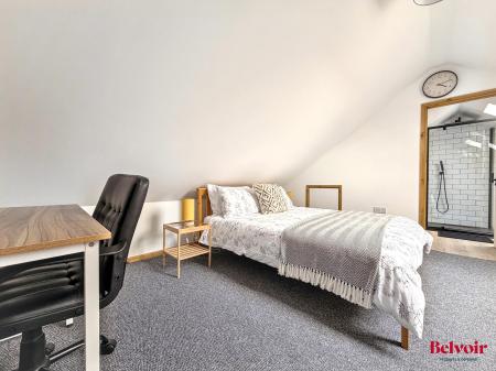 3 bedroom End of terrace house for sale in Peacock Close, Cheltenham, GL51
