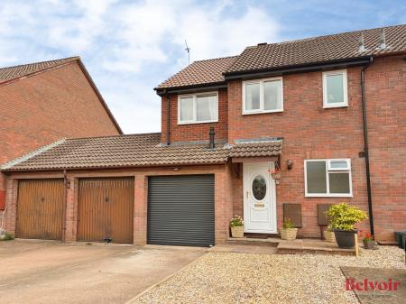 3 bedroom End of terrace house for sale in Peacock Close, Cheltenham, GL51