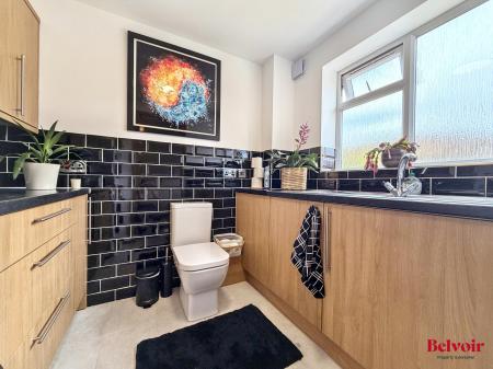 3 bedroom End of terrace house for sale in Peacock Close, Cheltenham, GL51