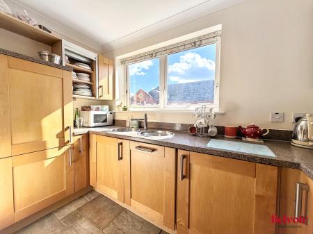 2 bedroom Penthouse for sale in 57 Brookbank Close, Cheltenham, GL50