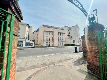 1 bedroom Apartment to let in Berkeley Court, Cheltenham, GL52
