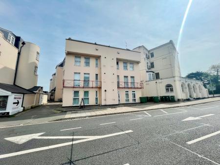 1 bedroom Apartment to let in Berkeley Court, Cheltenham, GL52