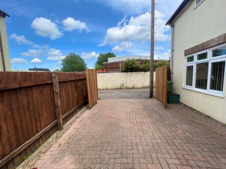 2 bedroom Detached house to let in Coltham Fields, Cheltenham, GL52