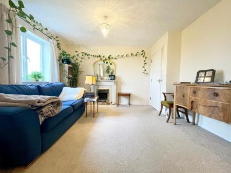 2 bedroom Flat to let in Lloyd Close, Cheltenham, GL51