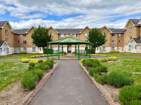 2 bedroom Flat to let in Lloyd Close, Cheltenham, GL51