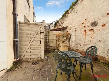 2 bedroom Apartment for sale in Malvern Road, Cheltenham, GL50