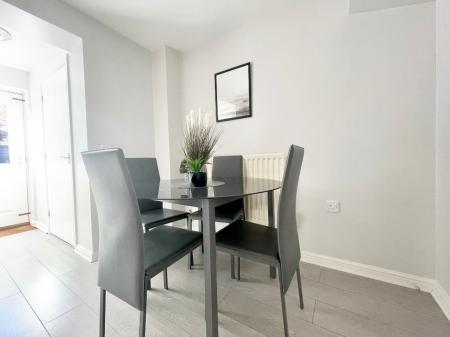 2 bedroom Terraced House to let in Lloyd Close, Cheltenham, GL51