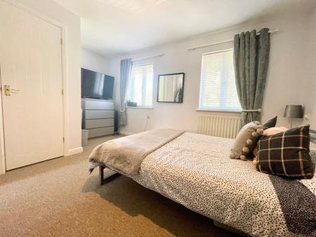 2 bedroom Terraced House to let in Lloyd Close, Cheltenham, GL51