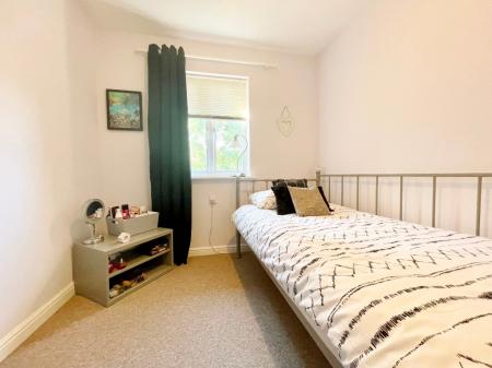 2 bedroom Terraced House to let in Lloyd Close, Cheltenham, GL51