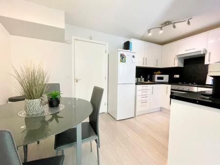 2 bedroom Terraced House to let in Lloyd Close, Cheltenham, GL51
