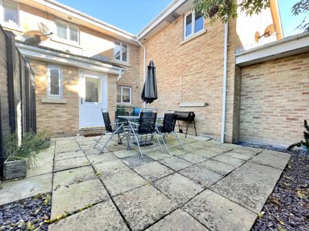 2 bedroom Terraced House to let in Lloyd Close, Cheltenham, GL51