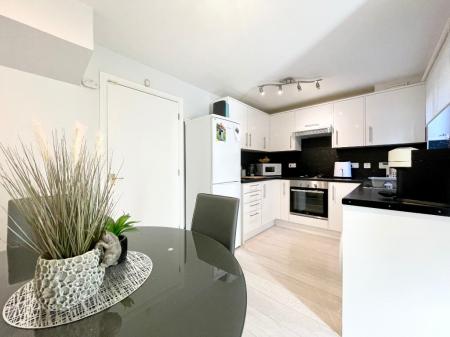 2 bedroom Terraced House to let in Lloyd Close, Cheltenham, GL51