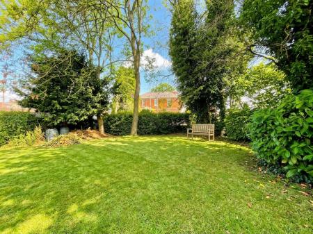 2 bedroom Flat to let in 130 Hales Road, Cheltenham, GL52