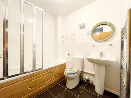 2 bedroom Flat to let in 130 Hales Road, Cheltenham, GL52