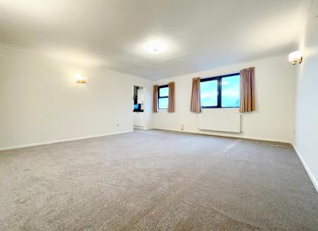 2 bedroom Flat to let in 130 Hales Road, Cheltenham, GL52